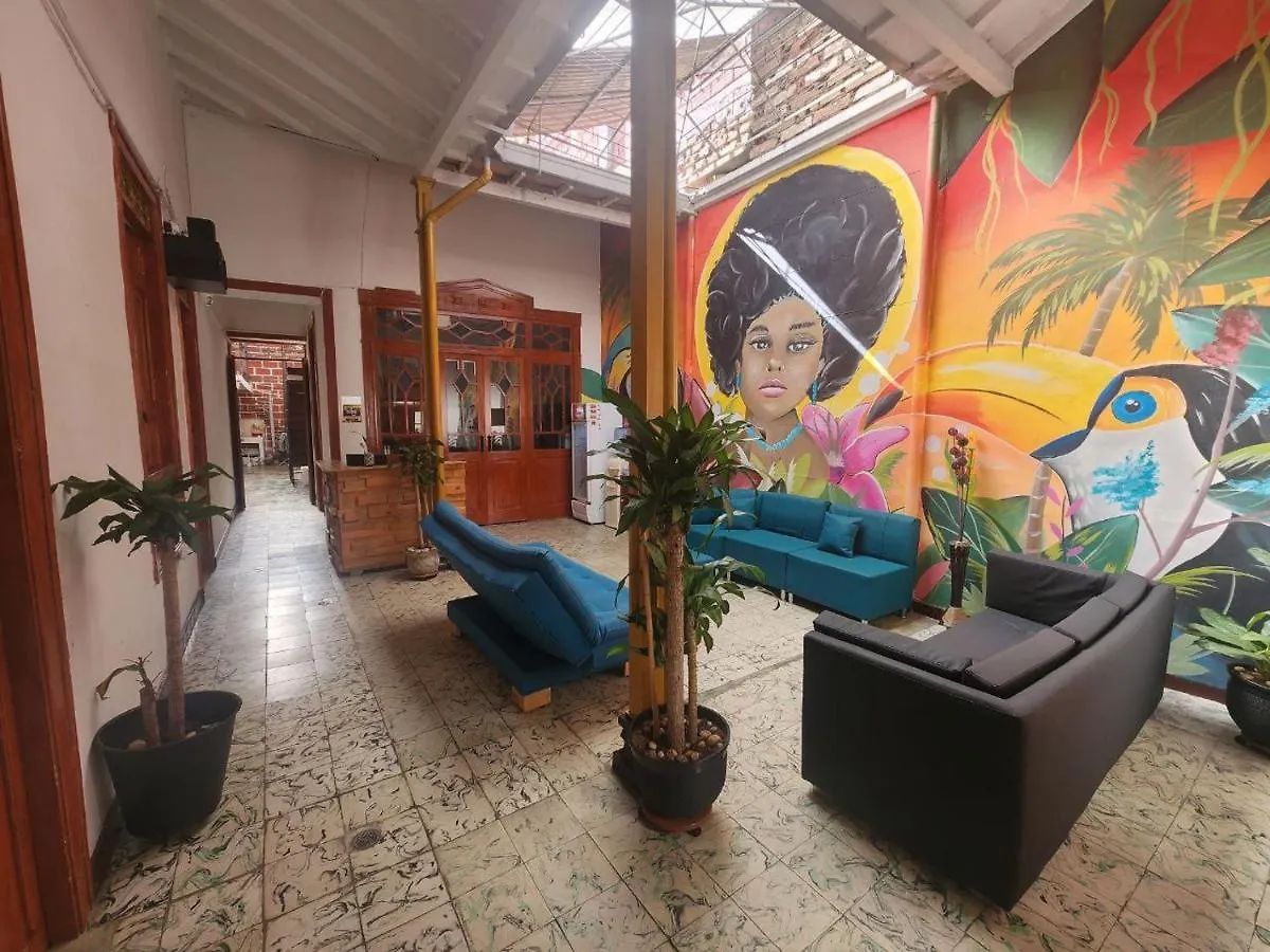 Hostal Casa Linda Medellin, Centro ゲストハウス メデジン