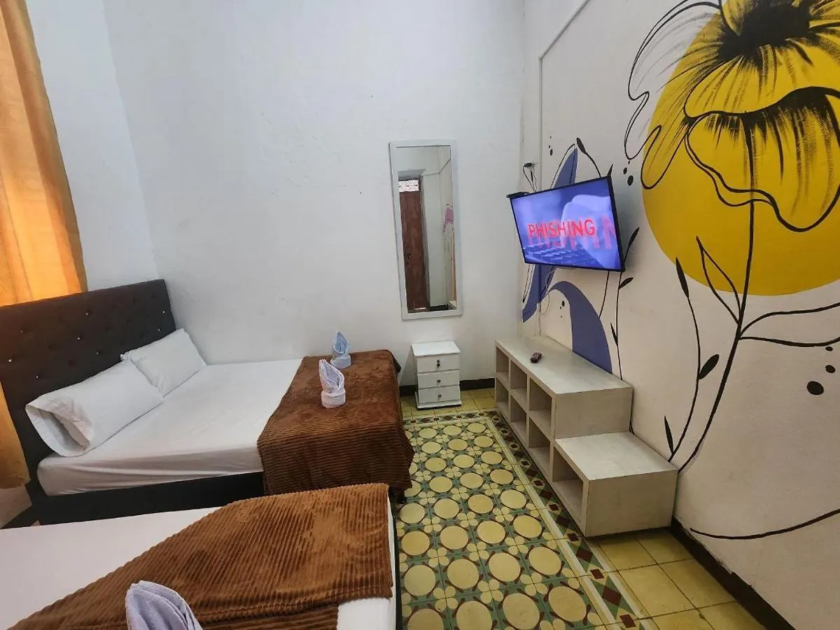 Hostal Casa Linda Medellin, Centro ゲストハウス メデジン