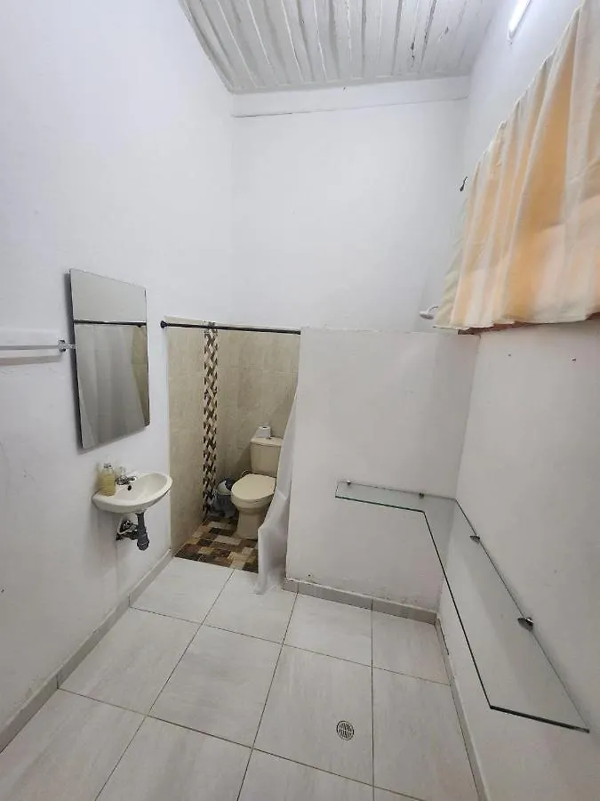 Hostal Casa Linda Medellin, Centro ゲストハウス メデジン