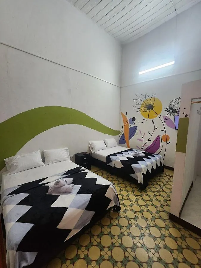Hostal Casa Linda Medellin, Centro ゲストハウス メデジン